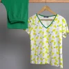 Pyjama en coton imprimé citron, style décontracté, haut blanc et pantalon vert. Vêtement de nuit luxueux.