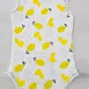 Ensemble de pyjama léger en coton blanc, orné de motifs de citrons pour une tenue d'intérieur estivale et colorée.