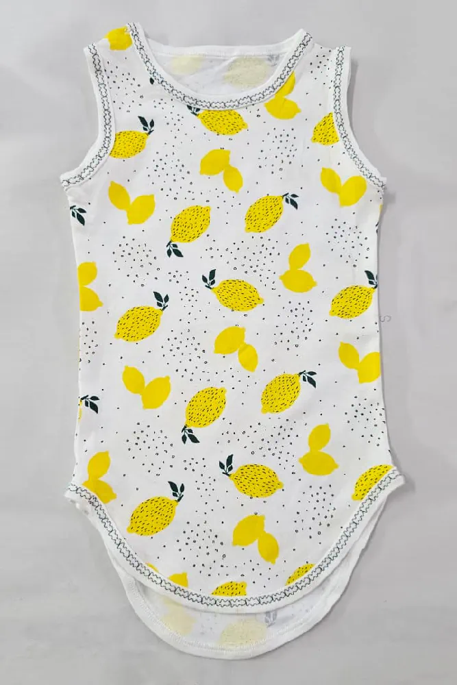 Pyjama en coton doux, motif citron, couleur blanche et jaune, tenue d'intérieur idéale pour le confort à la maison.