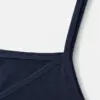 top-fines-bretelles-essential-bret-evening-blue Délicat pyjama en coton doux bleu marine, idéal pour une tenue d'intérieur confortable et élégante.