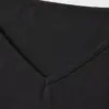 top-fines-bretelles-essential-col-black Pyjama satiné noir, doux et léger, idéal pour une tenue d'intérieur élégante et confortable.