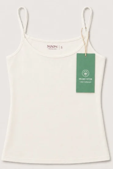 Débardeur en coton biologique, couleur crème, parfait pour une tenue d'intérieur confortable et élégante.